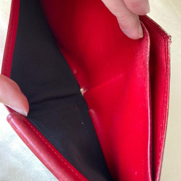 Authentic Louis Vuitton Red Epic Bifold Wallet - Picture 5 of 8